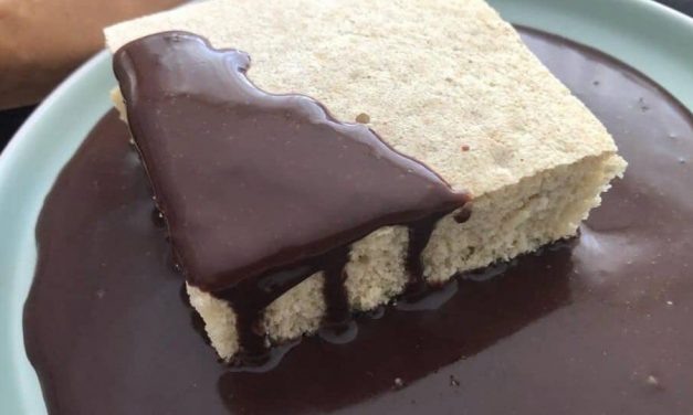 „Kantinen“ Biskuit mit Schokoladensauce aus Safi Free Universalmehl